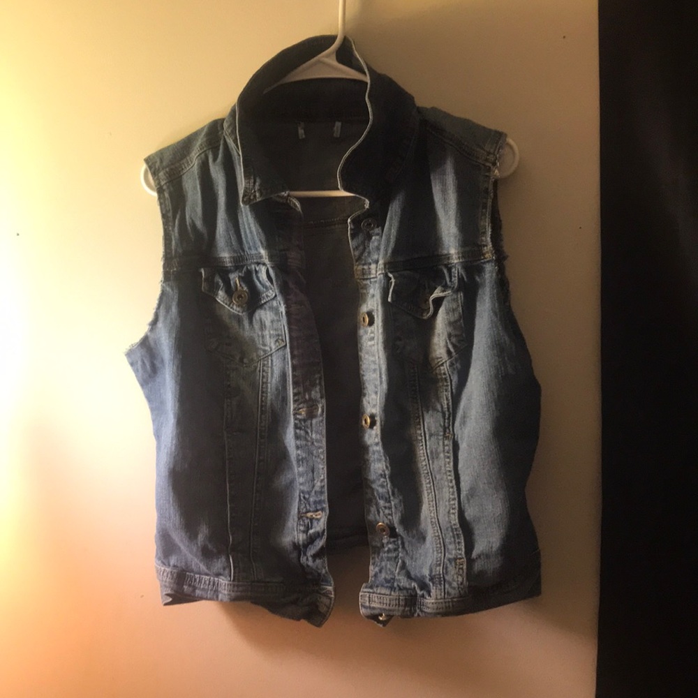Sleeveless jean jacket
